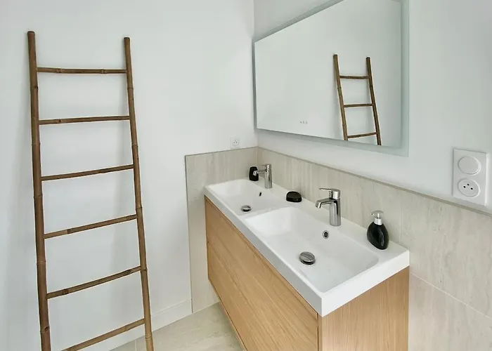 דירה Spacious 2 Luxury Renovated Terrace Garage-madeleine אנז'ה