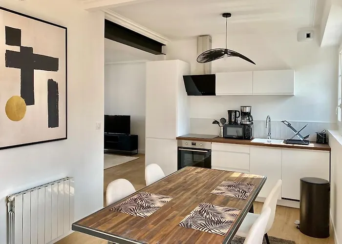 Spacious 2 Luxury Renovated Terrace Garage-madeleine Appartement *