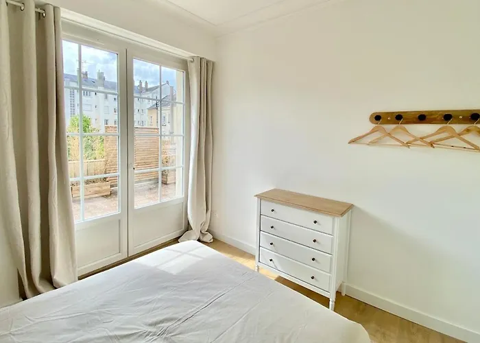 Spacious 2 Luxury Renovated Terrace Garage-madeleine Angers